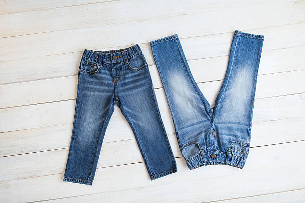Идеальная комбинация: мом-джинсы и удобные ботинки для осени